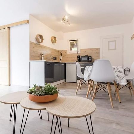 Le Studio Du Pressoir Gisay 外观 照片