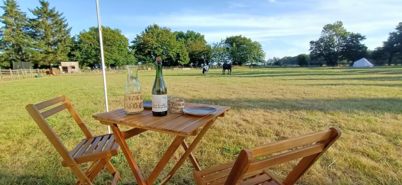 Le Studio Du Pressoir Gisay 外观 照片