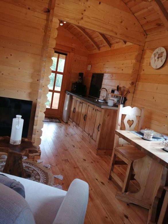 Le Studio Du Pressoir Gisay 外观 照片