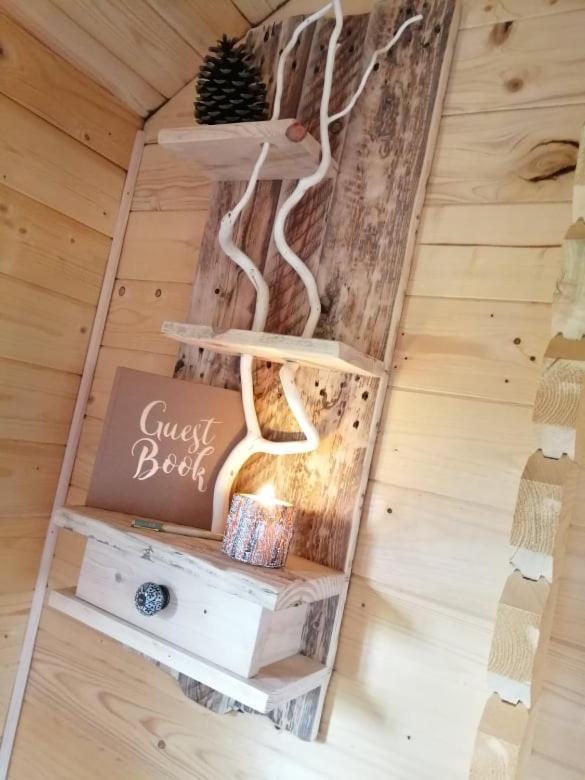 Le Studio Du Pressoir Gisay 外观 照片
