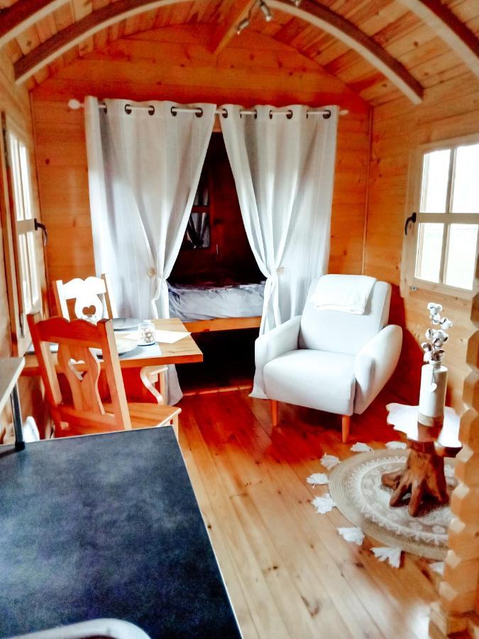 Le Studio Du Pressoir Gisay 外观 照片