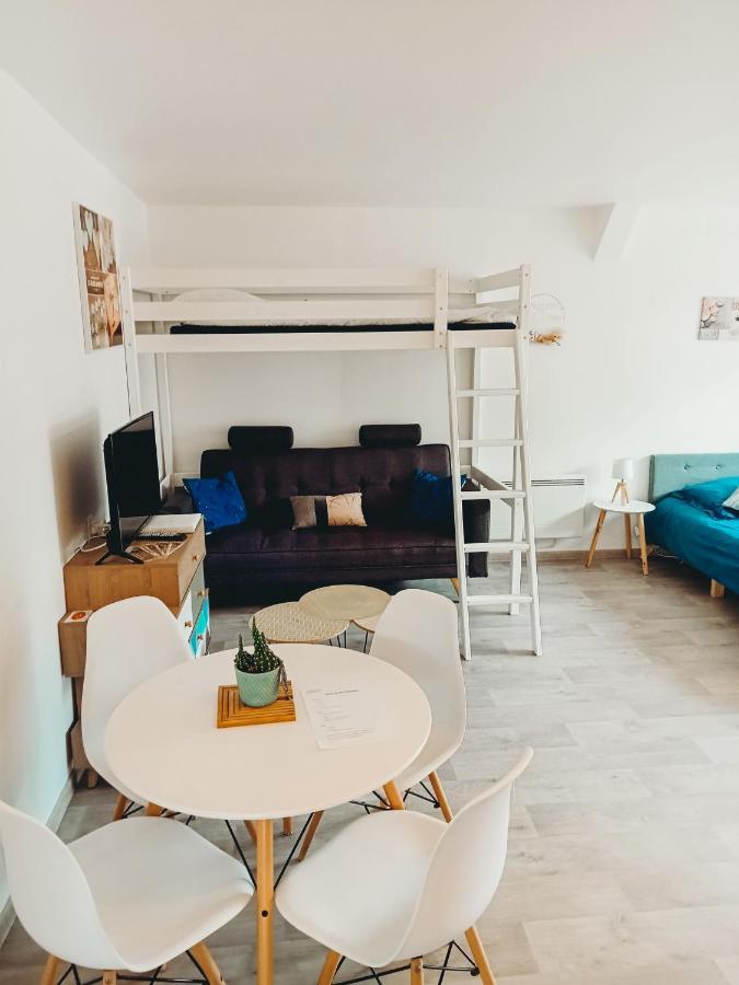 Le Studio Du Pressoir Gisay 外观 照片