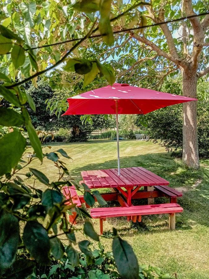Le Studio Du Pressoir Gisay 外观 照片