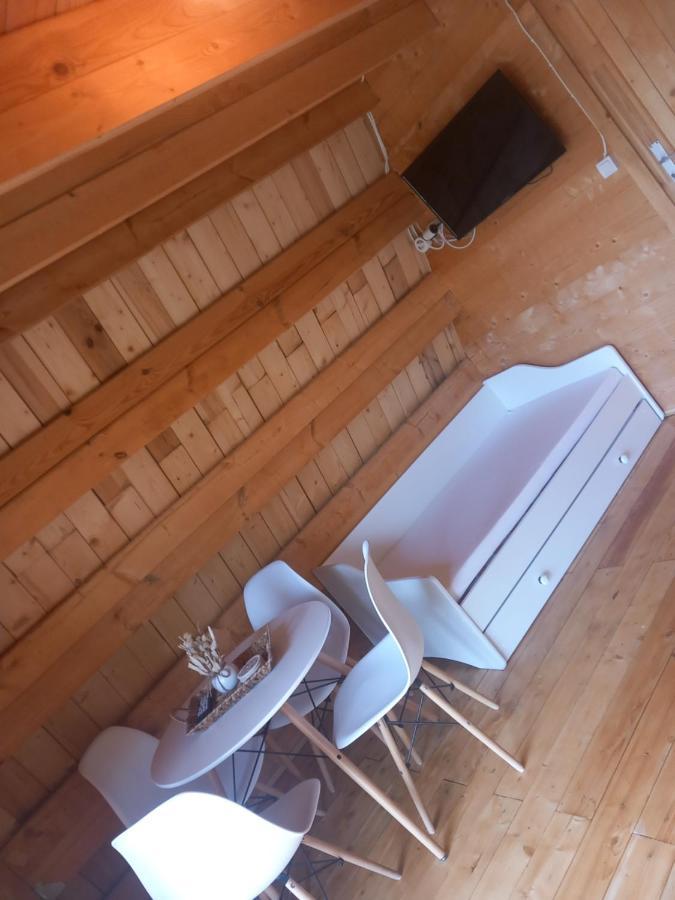 Le Studio Du Pressoir Gisay 外观 照片